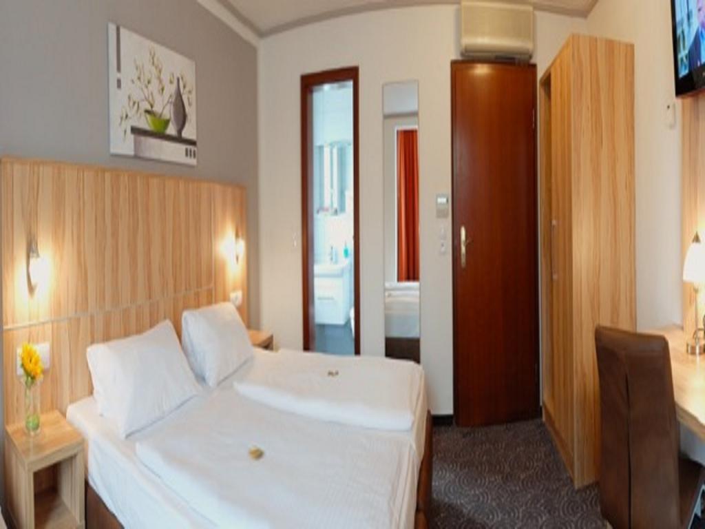 Hotel Am Schelztor 에즐링겐 외부 사진