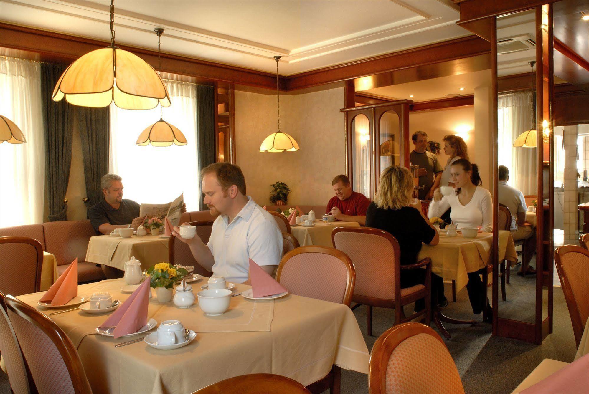 Hotel Am Schelztor 에즐링겐 외부 사진